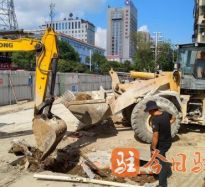 美女橾小鸡鸡高温下的坚守｜道路建设者用汗水铺就畅通路